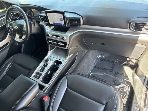 Certified 2022 Ford Explorer XLT w/ Equipment Group 202A image 30