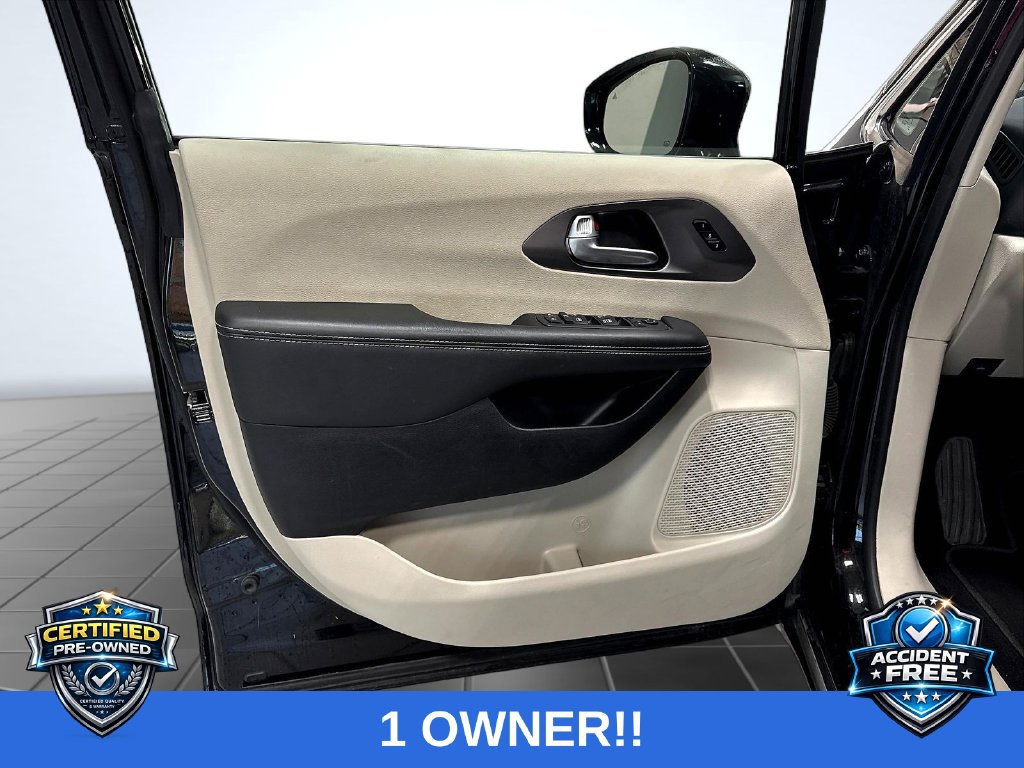 Used 2024 Chrysler Pacifica Touring-L FWD image 21