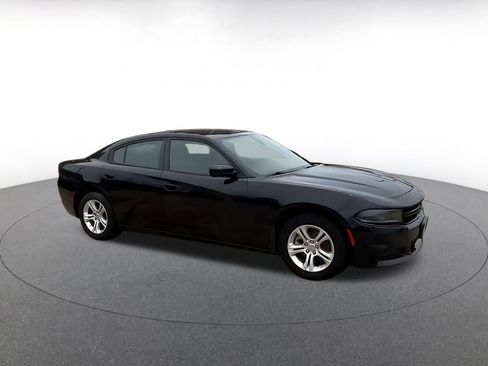 Used 2022 Dodge Charger SXT RWD image 2