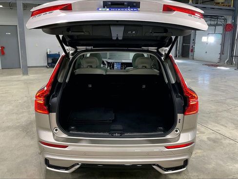 Used 2024 Volvo XC60 B5 Plus w/ Climate Package AWD/4WD image 35