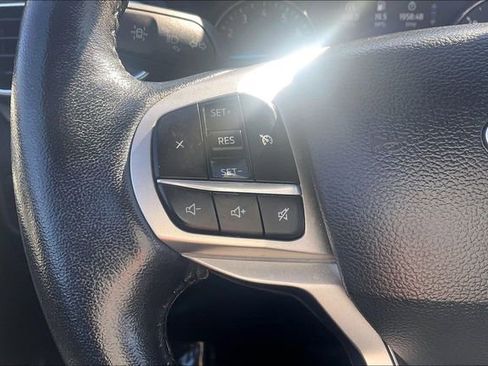Certified 2022 Ford Explorer XLT w/ Equipment Group 202A image 18