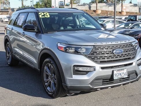 Used 2023 Ford Explorer XLT w/ Equipment Group 202A image 3