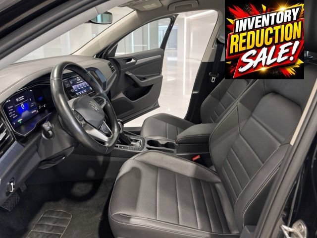 Used 2024 Volkswagen Jetta SE FWD image 6