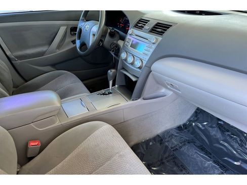 Used 2011 Toyota Camry LE image 17