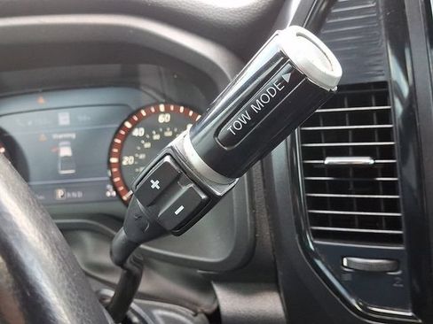 Used 2021 Nissan Titan PRO-4X w/ Pro-4x Convenience Package AWD/4WD image 16
