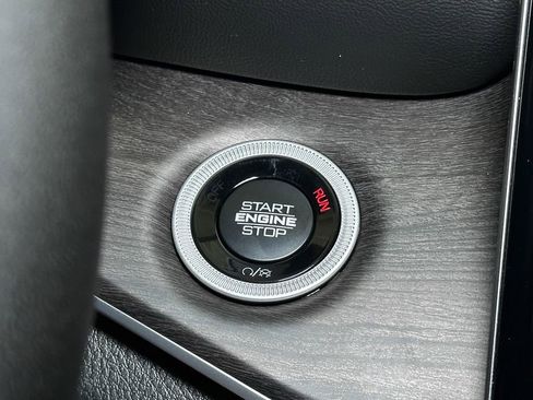 New 2025 Jeep Grand Cherokee Limited w/ Black Appearance Package image 24