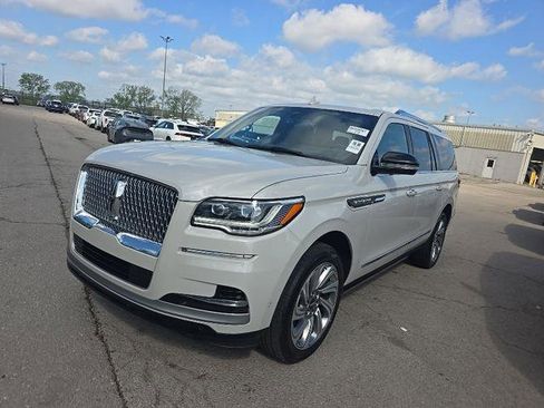 Used 2024 Lincoln Navigator L Reserve AWD/4WD image 5