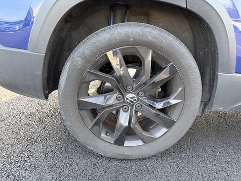 Certified 2023 Volkswagen Taos SE w/ Panoramic Sunroof Package image 29