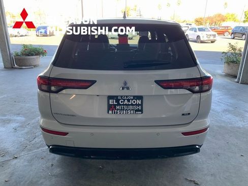 Used 2024 Mitsubishi Outlander SE Black Edition image 4