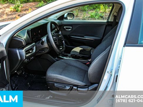 Used 2025 Kia K4 FWD image 17