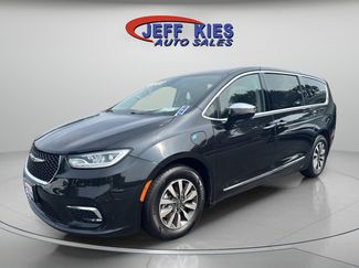 Used 2023 Chrysler Pacifica Limited FWD video 1