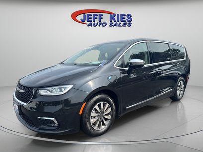 Used 2023 Chrysler Pacifica Limited
