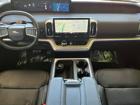 Used 2025 Ford Expedition Platinum AWD/4WD image 14