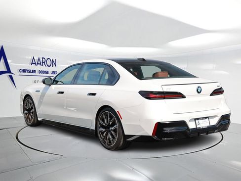 Used 2025 BMW i7 M70 w/ Executive Package AWD/4WD image 2