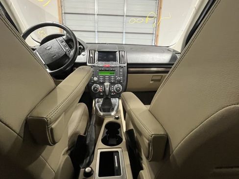 Used 2012 Land Rover LR2 HSE image 6