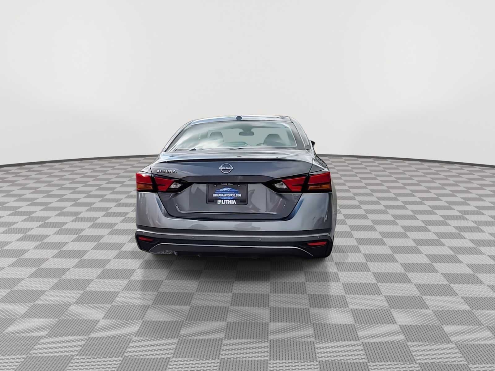 Used 2025 Nissan Altima 2.5 SV FWD image 7