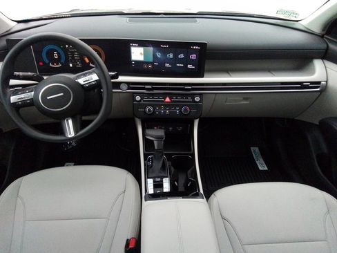 Certified 2025 Hyundai Tucson SE image 10