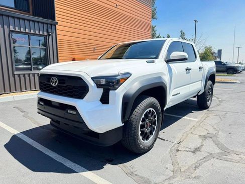 Used 2024 Toyota Tacoma TRD Off-Road w/ TRD Off Road Upgrade Package AWD/4WD image 1