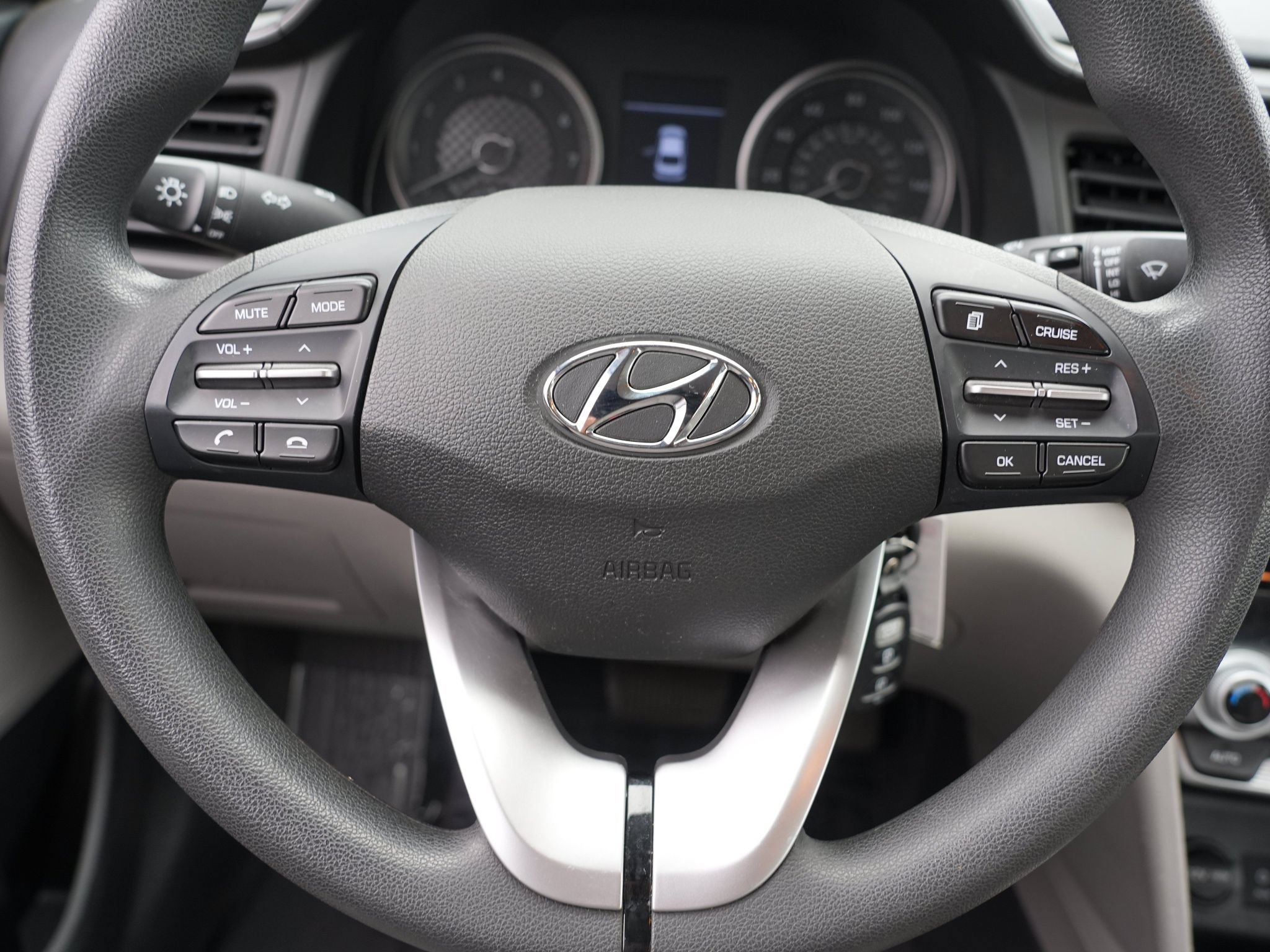 Used 2020 Hyundai Elantra SE FWD image 23