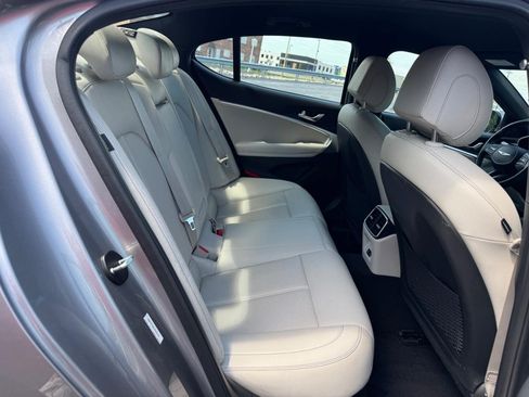 Used 2025 Genesis G70 2.5T AWD/4WD image 11