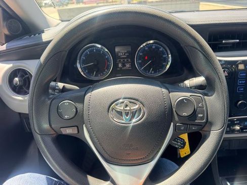 Used 2017 Toyota Corolla LE w/ Carpet Mat Package (TMS) FWD image 17
