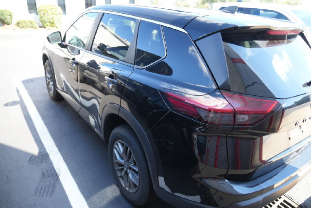 Used 2024 Nissan Rogue S AWD/4WD image 12