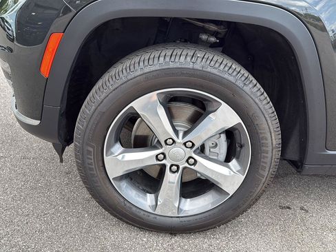 Used 2022 Jeep Grand Cherokee L Limited AWD/4WD image 16