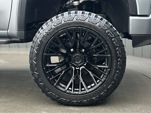 Used 2025 GMC Sierra 1500 AT4 w/ AT4 Premium Package image 9