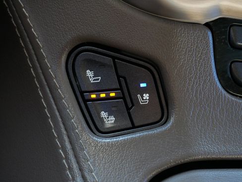 Used 2019 GMC Yukon XL Denali w/ Denali Ultimate Package AWD/4WD image 32