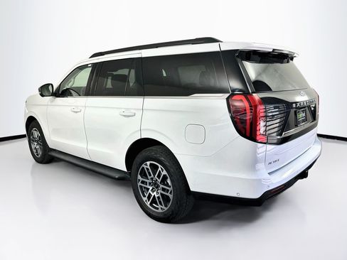 Used 2025 Ford Expedition Active AWD/4WD image 5