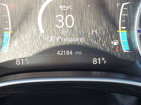 Used 2023 Chrysler Pacifica Limited FWD image 33