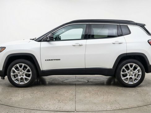 Used 2025 Jeep Compass Limited image 5