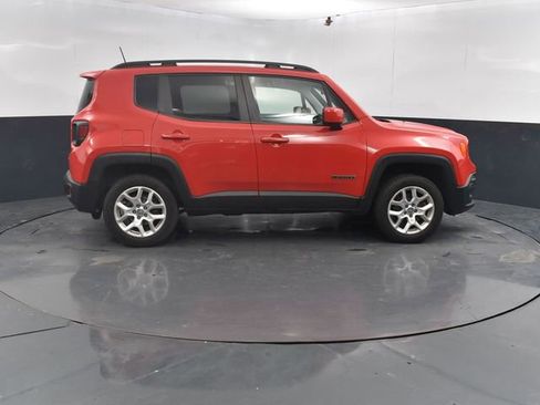 Used 2018 Jeep Renegade Latitude image 9