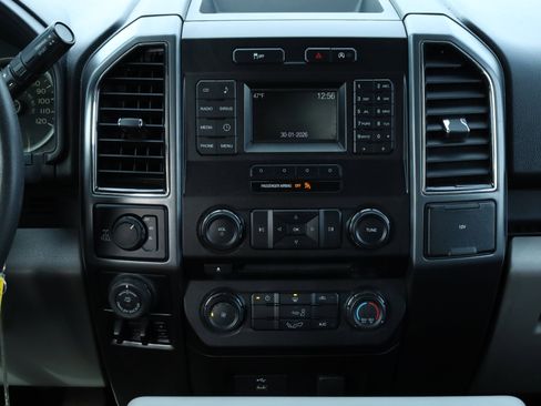 Used 2017 Ford F150 XLT w/ Trailer Tow Package image 8