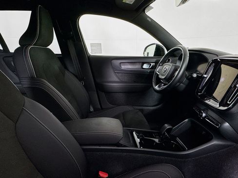 Used 2023 Volvo XC40 Recharge Ultimate image 27