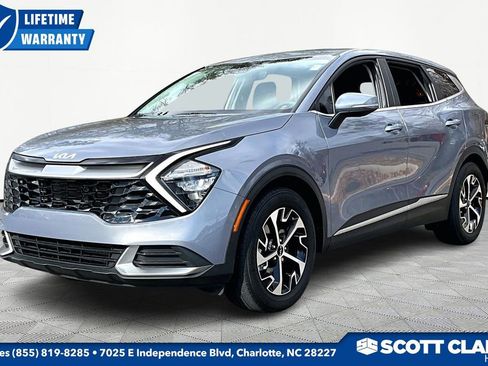 Used 2023 Kia Sportage EX image 3