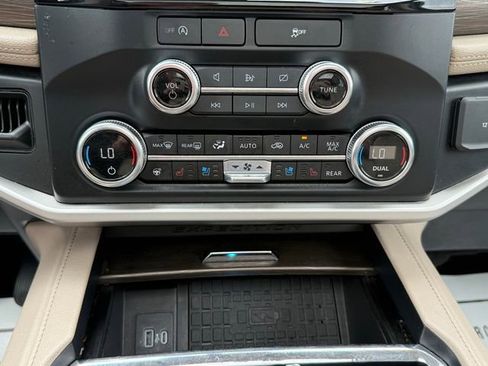 Used 2024 Ford Expedition Limited image 22