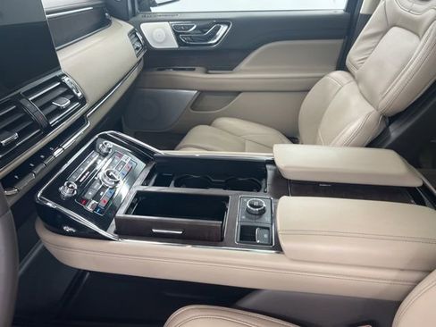 Used 2023 Lincoln Navigator L Reserve AWD/4WD image 18