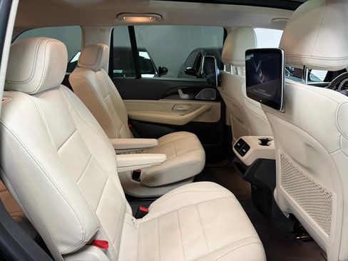 Used 2020 Mercedes-Benz GLS 450 4MATIC image 25