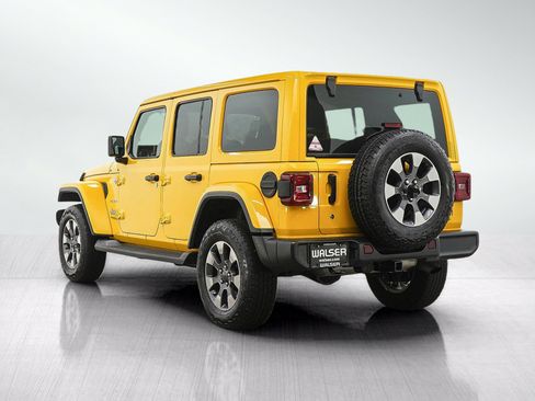 Used 2019 Jeep Wrangler Unlimited Sahara w/ Dual Top Group AWD/4WD image 3
