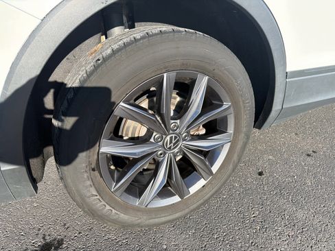 Used 2024 Volkswagen Tiguan SE image 9