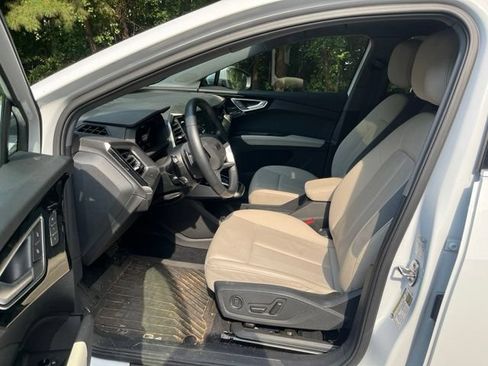 Used 2022 Audi Q4 e-tron Prestige AWD/4WD image 5