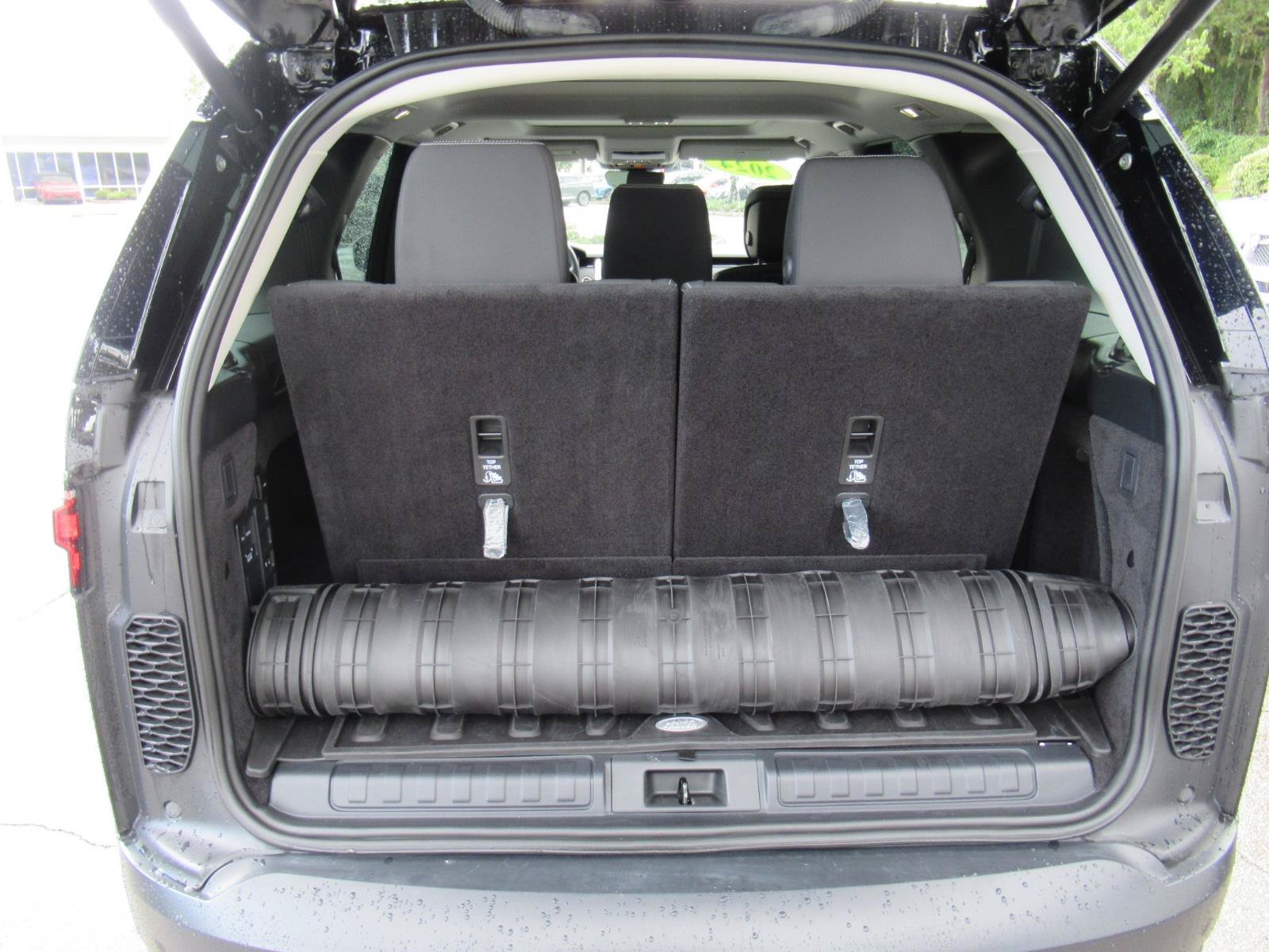 Used 2024 Land Rover Discovery S AWD/4WD image 36