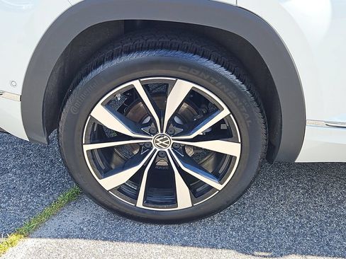 Used 2024 Volkswagen Atlas Cross Sport SEL Premium R-Line AWD/4WD image 9