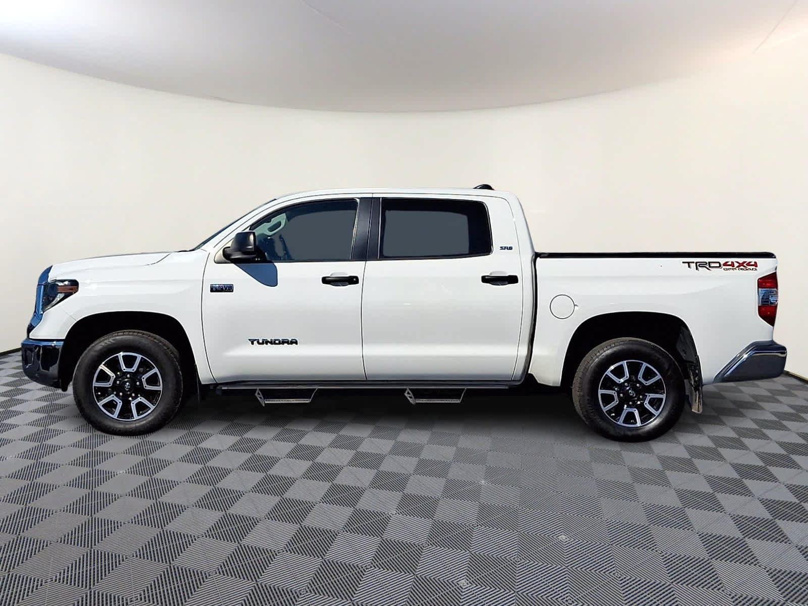 Used 2020 Toyota Tundra SR5 w/ TRD Off-Road Package AWD/4WD image 8