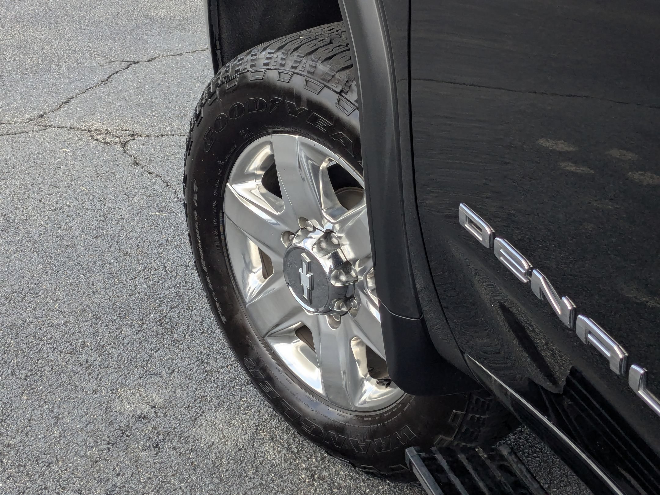 Used 2021 GMC Sierra 2500 Denali w/ Denali Black Diamond Edition AWD/4WD image 9