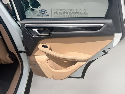Used 2021 Porsche Macan AWD/4WD image 28