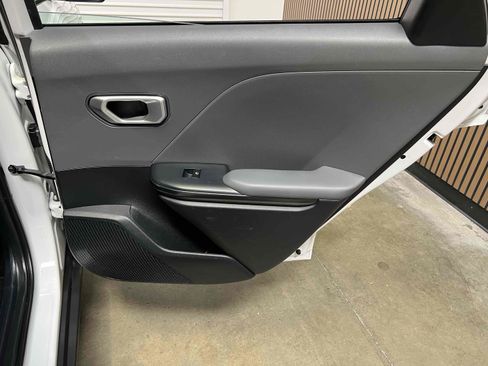 Used 2025 Kia K4 FWD image 69