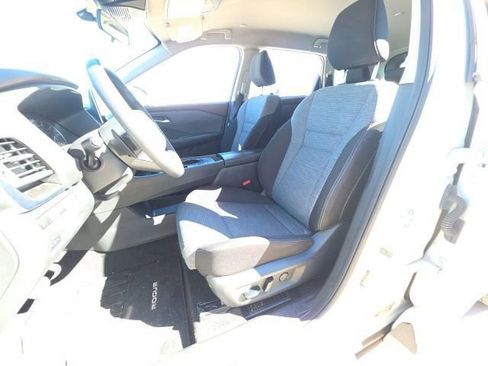 Used 2023 Nissan Rogue SV image 13