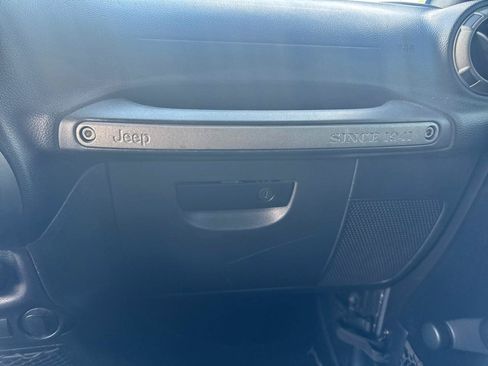 Used 2016 Jeep Wrangler Unlimited Sport w/ Connectivity Group AWD/4WD image 12